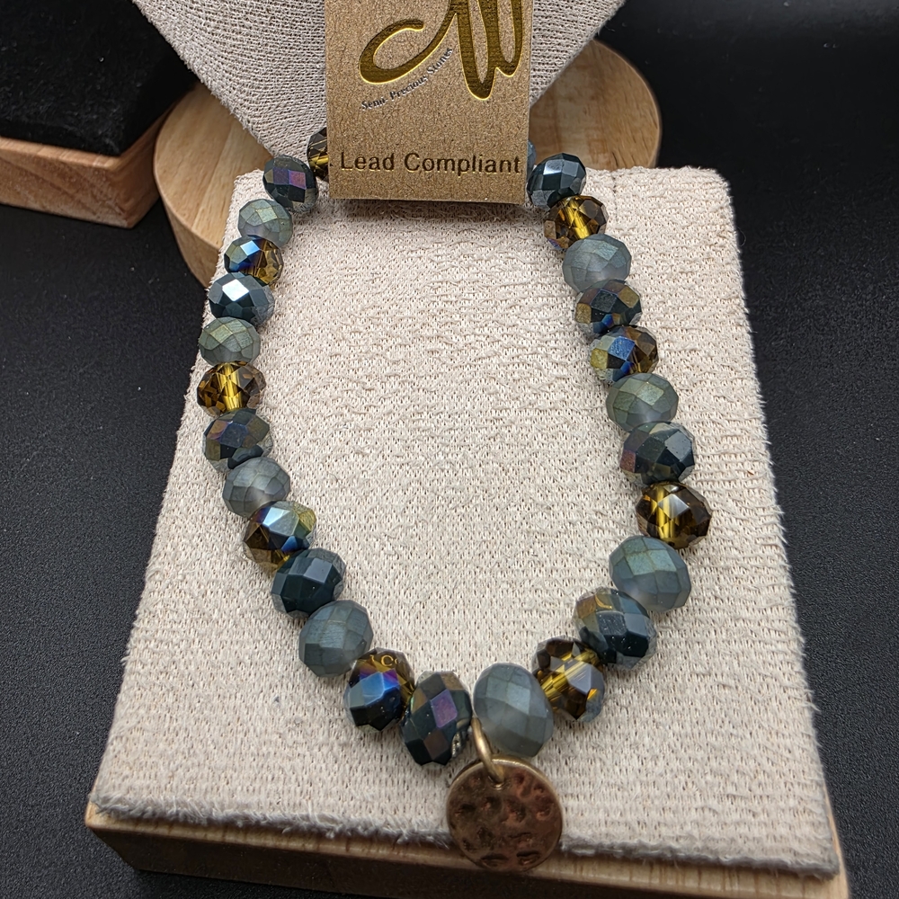 Elegant Beaded Bracelet with Gold Accents (1949)